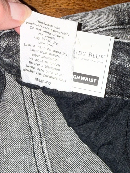 Judy Blue Gray Wide-Leg Crop Flare Jeans with Subtle ombré Fade - Picture 10 of 15